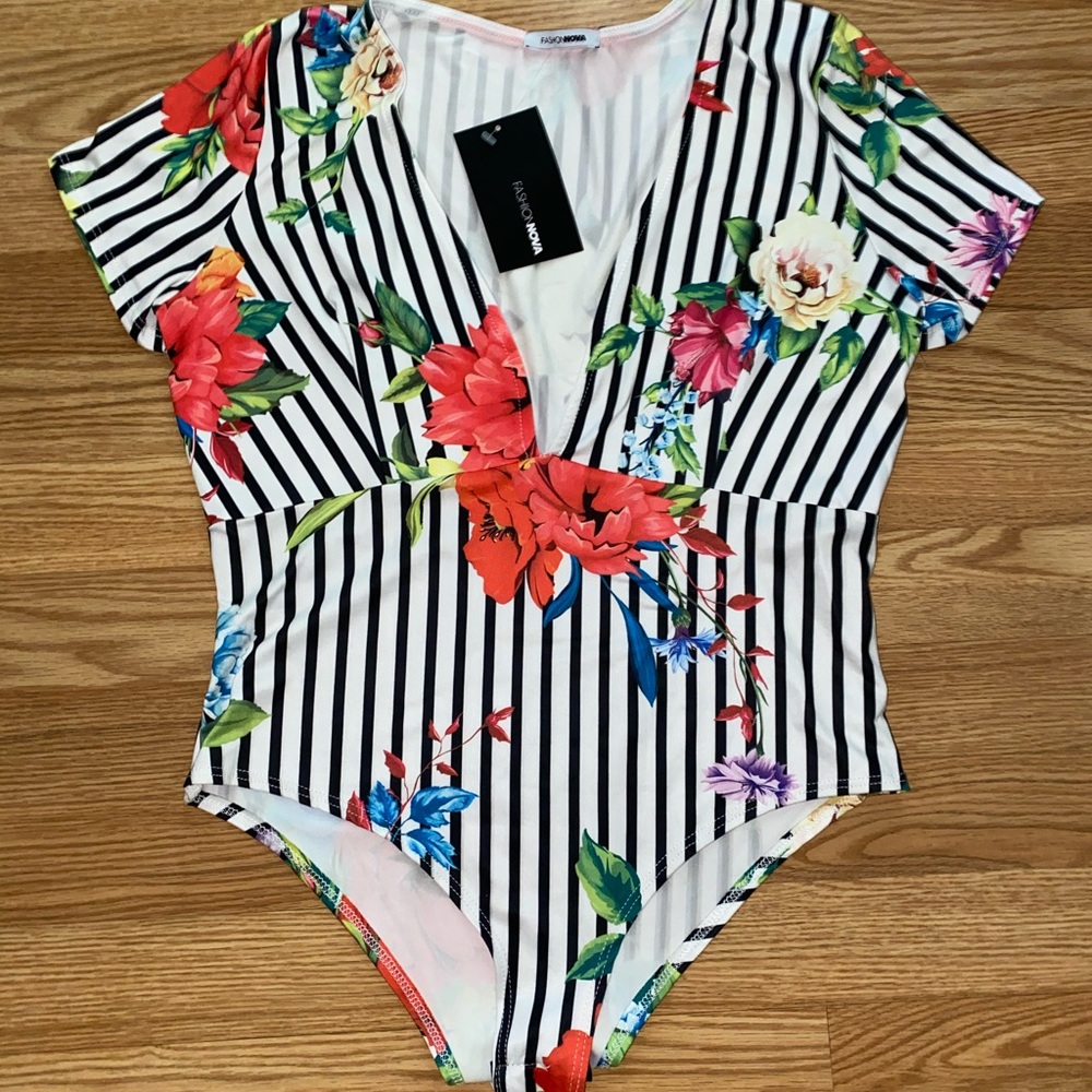 Unworn fashion nova body suit